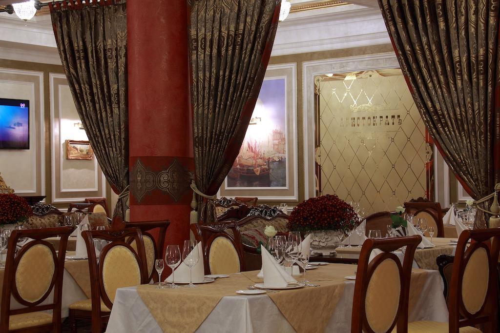 Hotel Aristokrat Poltava Ngoại thất bức ảnh
