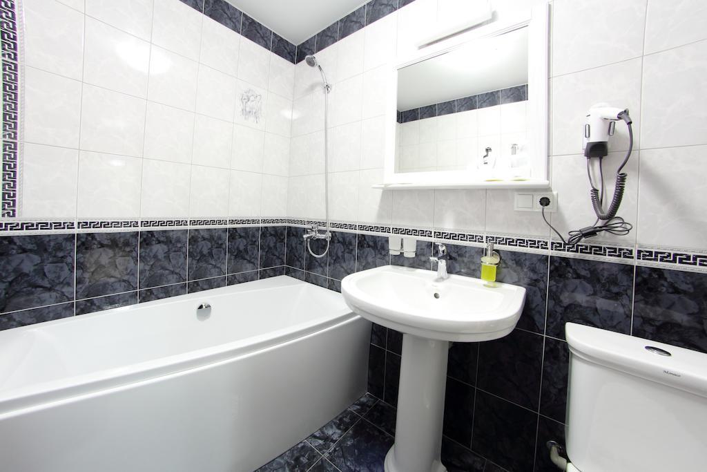 Hotel Aristokrat Poltava Phòng bức ảnh