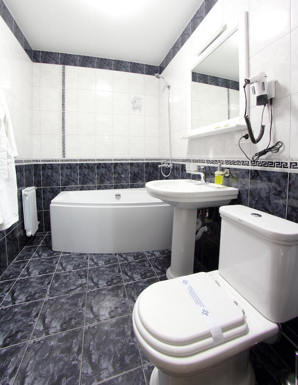 Hotel Aristokrat Poltava Phòng bức ảnh