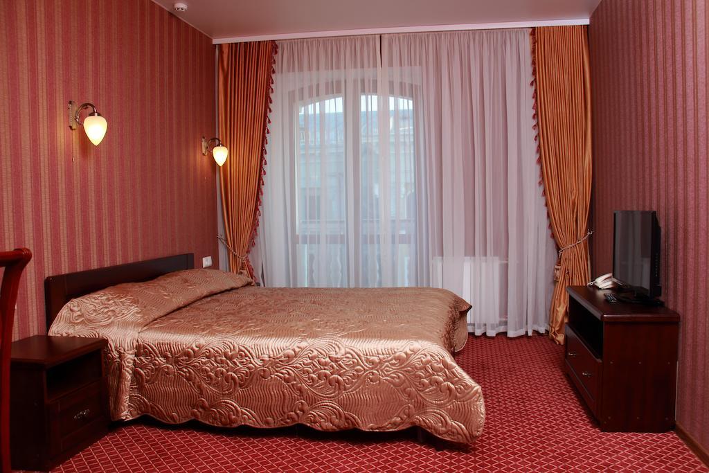 Hotel Aristokrat Poltava Phòng bức ảnh